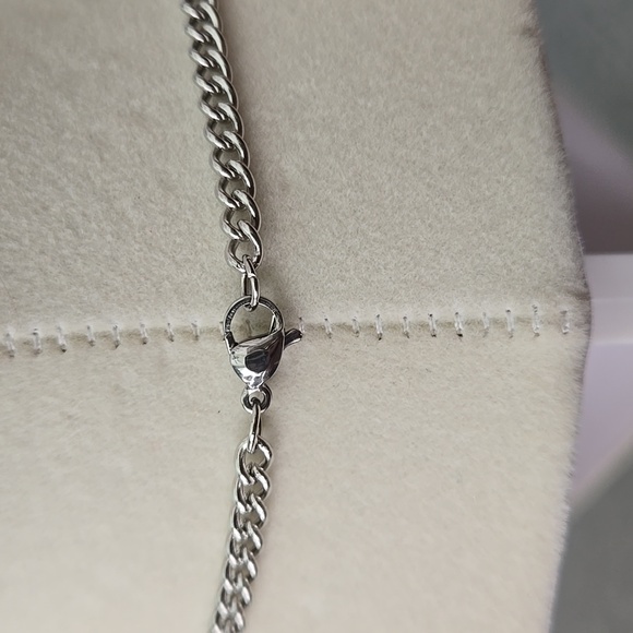 Elegant Silver Chain Necklace, NWT - Picture 4 of 7